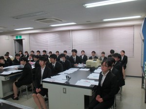 IMG_1409実習室で聞く